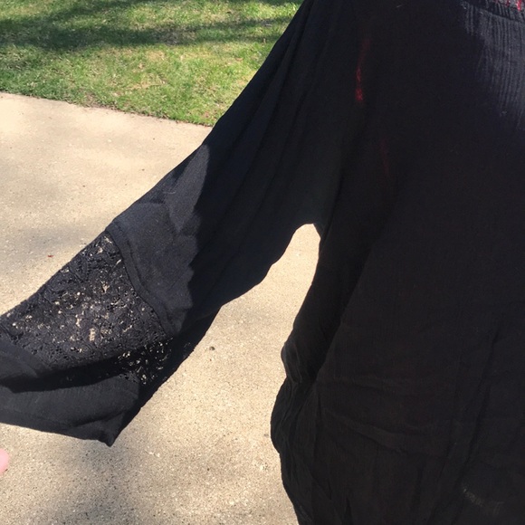 Blacktop with lace trim by Juna Rose - Picture 2 of 6